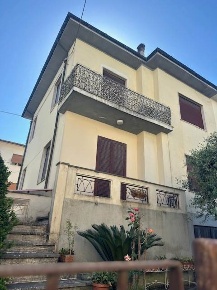 Foto Case semi ndipendenti a Lucca Sant'Alessio - Carignano di 230 m²