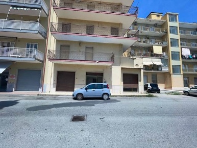 Foto Attività commerciale in Via Cimarosa 21, Soverato Soverato Marina