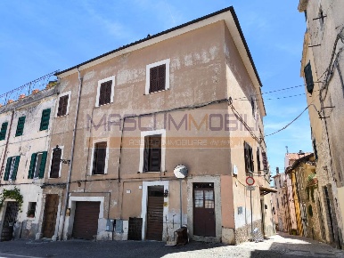 Foto Appartamento in Piazza Giuseppe De Santis 23, Fiano Romano di 220 m²
