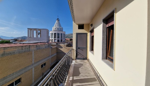 Foto Appartamento in Via Gubbio, Mondragone di 95 m² con 4 locali
