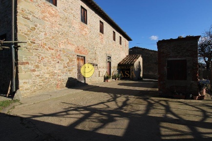 Foto Casale a Reggello di 680 m² con 18 locali in vendita