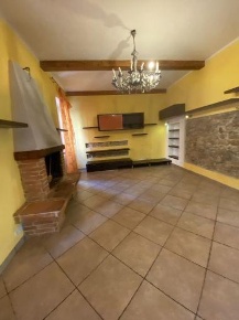Foto Appartamento a Ameglia Centro di 106 m² con 6 locali in vendita