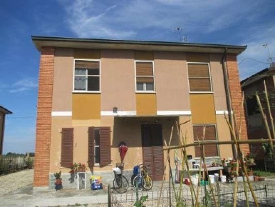 Foto Villa unifamiliare a Pieve del Cairo Centro di 249 m² con 12 locali