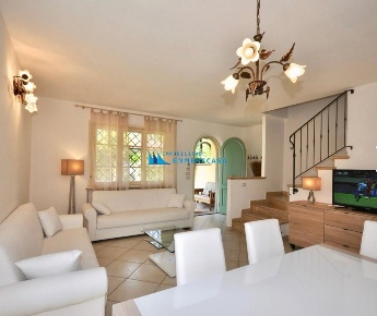 Foto Villa a schiera a Forte dei Marmi Centro di 145 m² con 6 locali