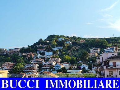 Foto Appartamento in Via Nazionale Adriatica Nord 90, Pescara di 160 m²