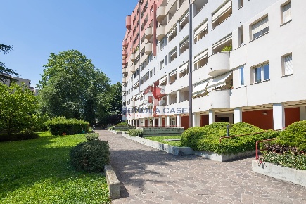 Foto Appartamento in Via Antonio Cechov 15, Milano Gallaratese di 118 m²