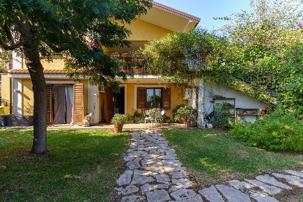 Foto Villa unifamiliare in VIA DEI GELSOMINI 16A, Pedara Centro di 172 m²