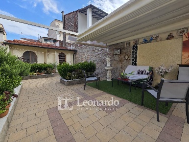 Foto Casa indipendente in via fratti, Viareggio Centro di 200 m² in vendita
