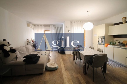 Foto Appartamento in via cesare battisti, Alba Adriatica di 147 m²