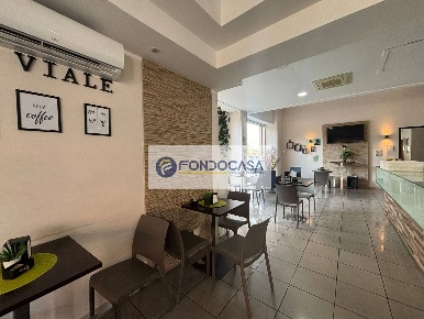 Foto Attività commerciale in viale della libertà 66, Lecce Pranzo di 145 m²