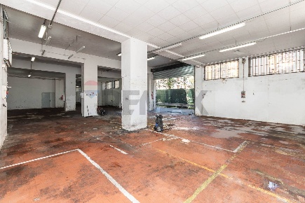 Foto Locale commerciale in Via Silvio Solimano 24, Genova Struppa di 801 m²