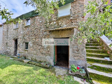 Foto Rustico in Via Cristoforo Colombo, Seravezza di 83 m² con 4 locali