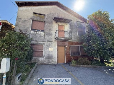 Foto Villa unifamiliare a Erbusco Centro di 253 m² con 8 locali in vendita