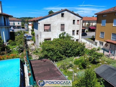 Foto Villa unifamiliare a Erbusco Centro di 253 m² con 8 locali in vendita