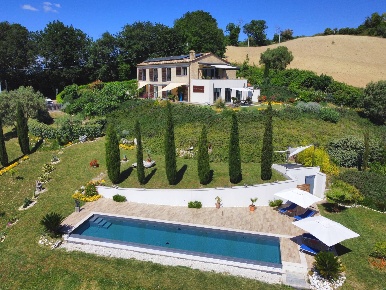 Foto Rustico in C.da Menocchia 98, Montefiore dell'Aso Centro di 550 m²