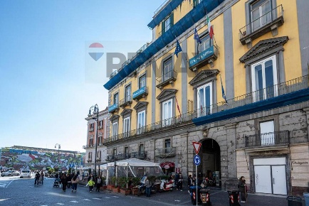 Foto Appartamento a Napoli Monte di Dio di 160 m² con 5 locali in vendita