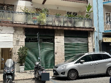 Foto Locale commerciale in Via Carulli 142, Bari Murat di 760 m² in affitto