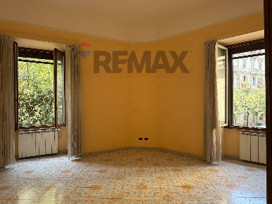 Foto Appartamento a Napoli Tribunali di 150 m² con 5 locali in vendita