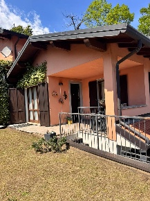Foto Case semi ndipendenti in via S.S. Giovanni e Paolo 84, Asso di 208 m²