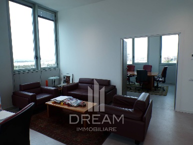 Foto Ufficio in Viale Trieste, Cagliari Stampace di 86 m² con 3 locali