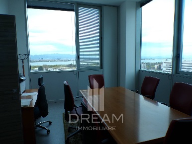 Foto Ufficio in Viale Trieste, Cagliari Stampace di 86 m² con 3 locali