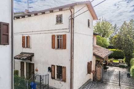 Foto Appartamento a Felino di 111 m² con 4 locali in vendita