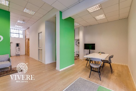 Foto Locale commerciale in Via ettore bertolè viale, Roma di 61 m²