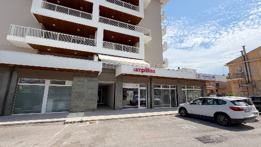 Foto Locale commerciale in Viale Alcide De Gasperi 23/a, Monteprandone