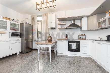 Foto Appartamento in Via Redipuglia 1, Genova Quarto di 131 m² con 7 locali