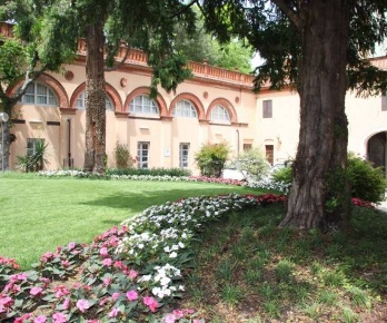 Foto Casa indipendente a Mantova Centro di 3900 m² con 40 locali in vendita