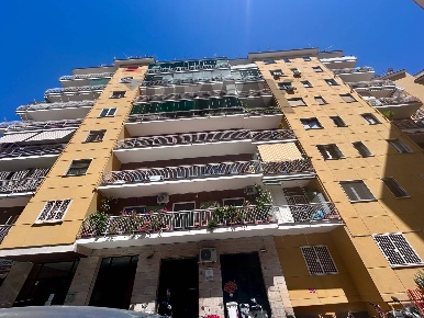 Foto Appartamento in via G.Cortese 14, Napoli Vomero di 170 m² con 8 locali
