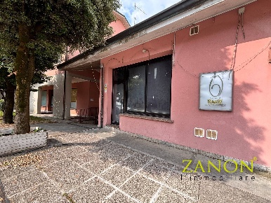 Foto Bar in Via Latina, Romans d'Isonzo Centro di 55 m² con 3 locali