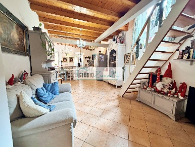Foto Appartamento in via roma, Seravezza di 125 m² con 5 locali in vendita