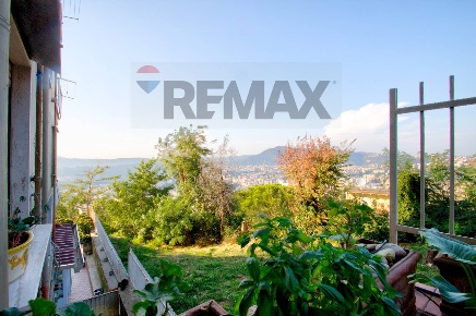 Foto Appartamento a Napoli Posillipo di 110 m² con 4 locali in vendita