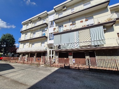 Foto Appartamento in Via Pascoli 24, Siziano Centro di 72 m² con 2 locali