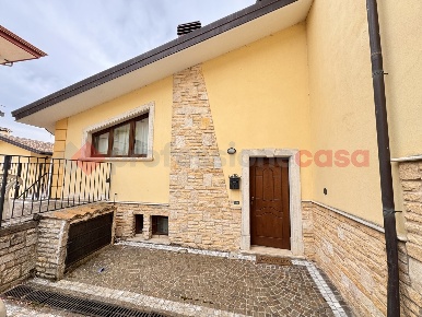 Foto Casa indipendente in Via Vicolo Torto snc, Castel di Sangro di 68 m²