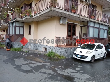 Foto Appartamento in Vincenzo Bellini, Valverde di 77 m² con 3 locali