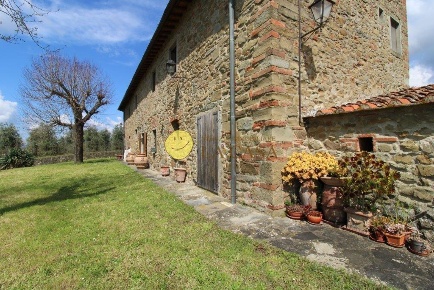 Foto Casale a Reggello di 600 m² con 13 locali in vendita