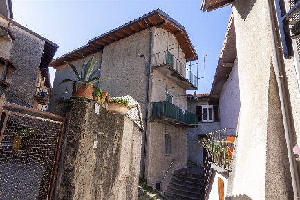 Foto Casa indipendente in Via di Mezzo, Abbadia Lariana Centro di 219 m²