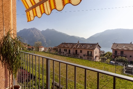 Foto Appartamento in Via Benvenuto, Abbadia Lariana Crebbio di 154 m²