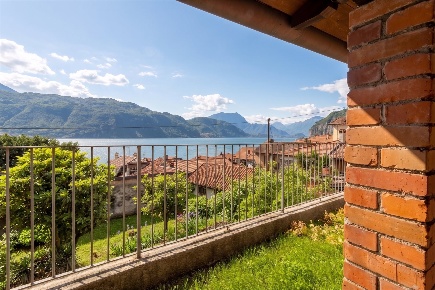 Foto Case indipendenti in Contrada Maggiore, Mandello del Lario Centro