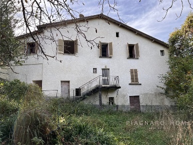 Foto Case semi ndipendenti a Pontremoli Cervara di 220 m² con 7 locali