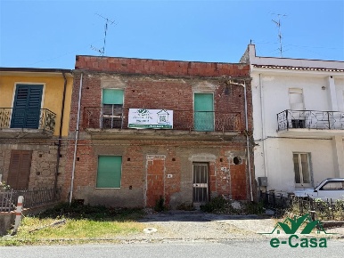 Foto Case semi ndipendenti in VIA NAZIONALE, Falcone Centro di 150 m²