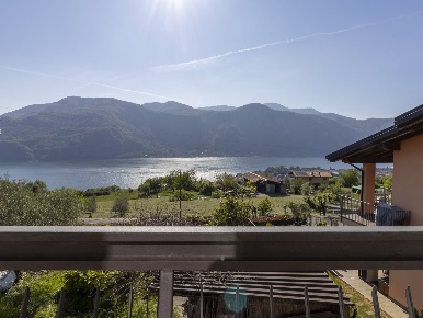 Foto Appartamento a Abbadia Lariana Crebbio di 120 m² con 4 locali