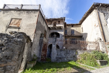 Foto Casa indipendente in Via Dante Alighieri, Abbadia Lariana Centro