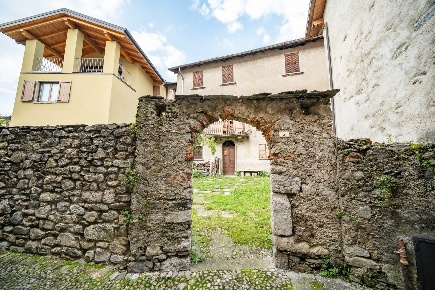 Foto Casa indipendente in Strada per Molina, Mandello del Lario Maggiana