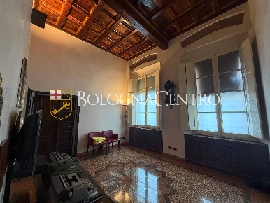 Foto Appartamento in Piazza Aldrovandi, Bologna Centro Storico di 80 m²