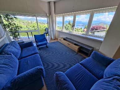 Foto Villa unifamiliare a Arona Centro di 250 m² con 4 locali in vendita