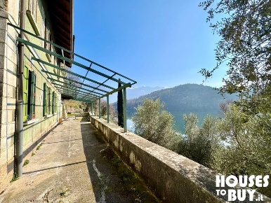 Foto Villa unifamiliare in Via Lago Moro 2, Darfo Boario Terme con 5 locali