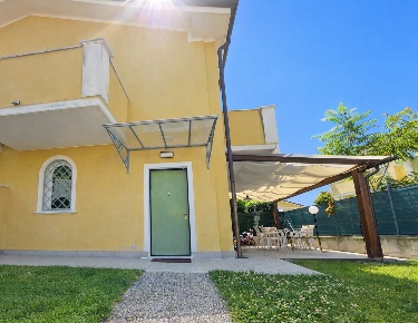 Foto Villa a schiera a Massa Rinchiostra - Quercioli di 90 m² con 4 locali